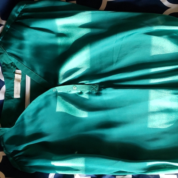 Costa Blanca women's XS emerald green top. - Picture 8 of 8